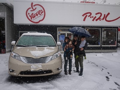 大雪の中..北米トヨタ シエナのご納車です♪