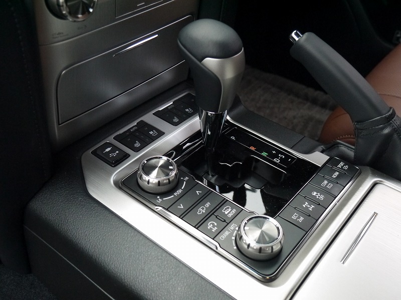 新作 トヨタ ランドクルーザー200 後期 専用 シフト ノブ カーボン製 　交換タイプ 新作 トヨタ ランドクルーザー200 後期 専用 シフト ノブ カーボン製