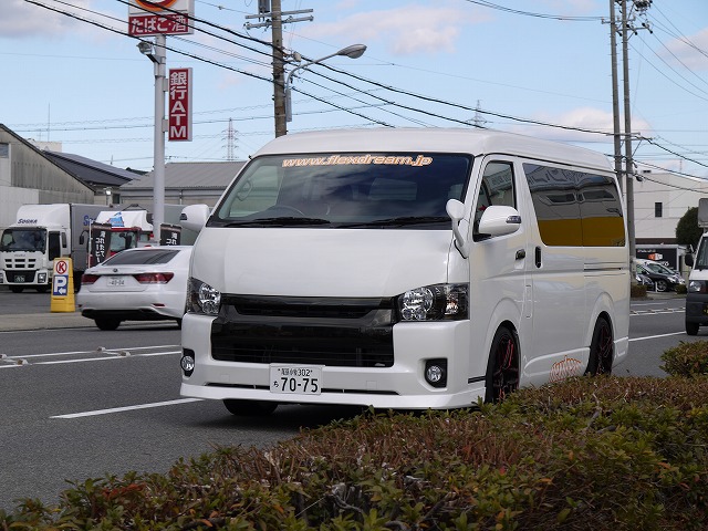 当店ハイエースカスタムデモカー＆試乗車！カスタムの参考にも、乗り心地の確認も可能です♪