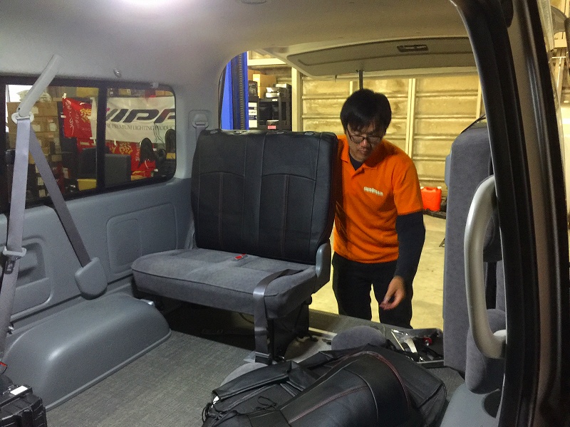 レッドステッチシートカバー取付中 レッドステッチシートカバー取付中