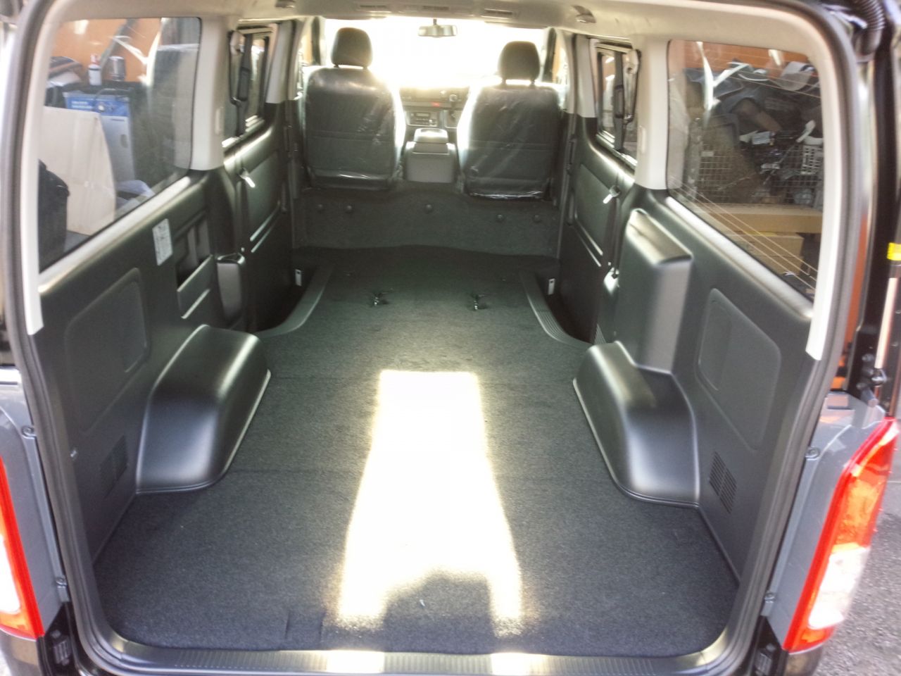 0系4型ハイエース スーパーｇｌ 床貼り施工 ハイエース専門店の車中泊できる街乗り仕様 Flexdream Blog