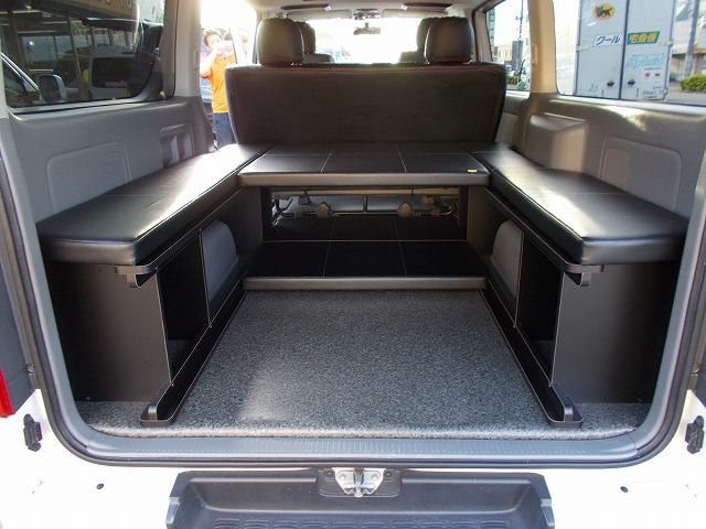 0系ハイエース ナローバン Lines 床張り施工のご紹介 ハイエース好きなんだもん ハイエース専門店blog Flexdream Blog