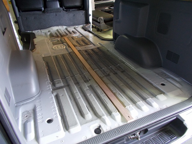 200系ハイエースLINES床張り施工 (6) 200系ハイエースLINES床張り施工 (6)