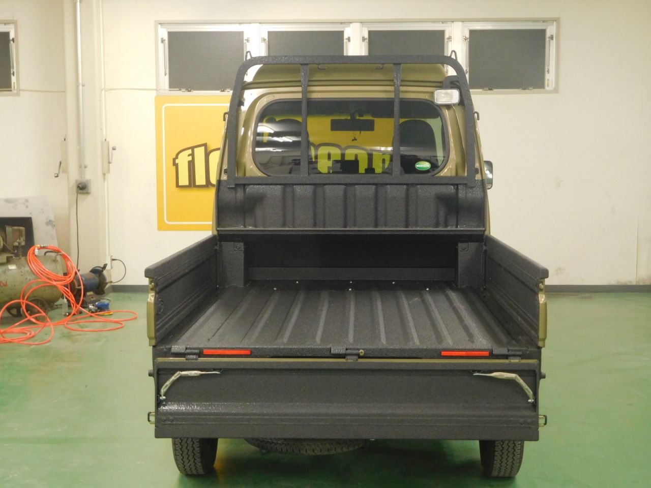 軽トラ ハイゼット ジャンボ 荷台はもちろんパーツもベッドライナー塗装で拘りカスタム Line X 自動車部門 公式ブログ Flexdream Blog