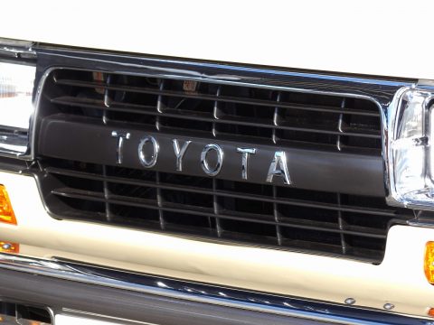 TOYOTA横文字のグリルがシブ～イです♪