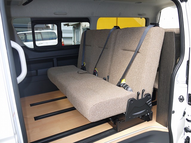 ハイエースワゴン　セカンドシートジャンク ハイエース200系 専門店 ユーアイビークルのハイエース セカンドシート