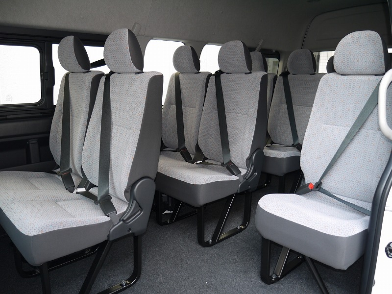 コミューターを3ナンバー10名乗車にて登録 コミューターを3ナンバー10名乗車にて登録