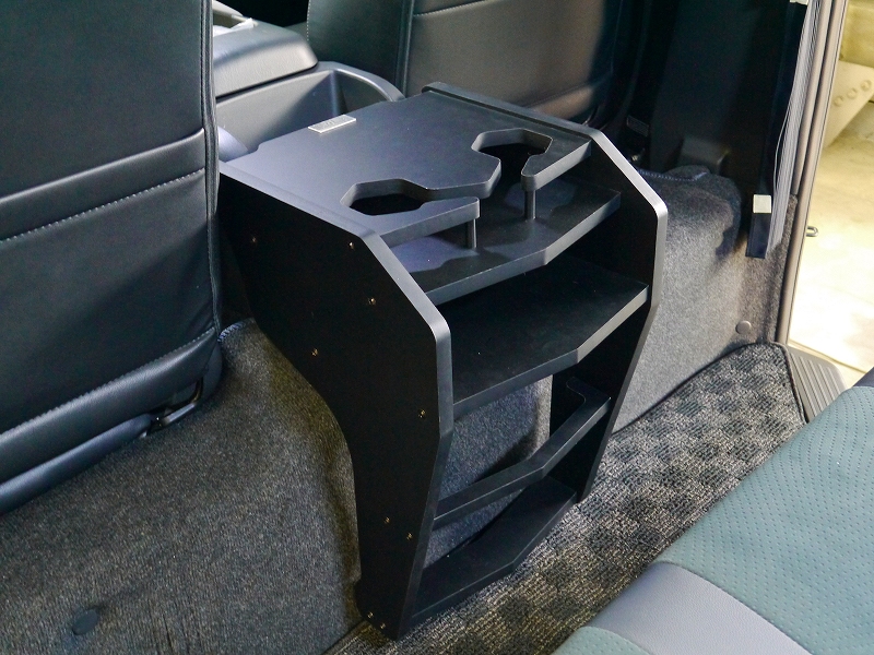 スタイリッシュでいて多機能なインテリアパーツ Lines エクステンションコンソール Rをお客様の新車ハイエースバンs Gl ディーゼル2wdに取り付け ハイエース専門店のライトキャンピングカー Flexdream Blog スタイリッシュでいて多機能なインテリアパーツ Lines エクステンションコンソール Rをお客様の新車ハイエースバンs Gl ディーゼル2wdに取り付け ハイエース専門店のライトキャンピングカー Flexdream Blog