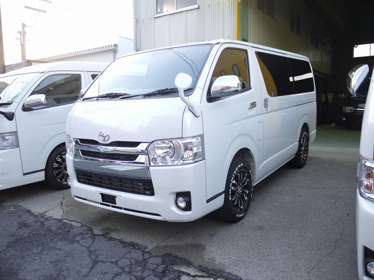 ハイエース小牧店が納車したお客様のご紹介 (2) ハイエース小牧店が納車したお客様のご紹介 (2)