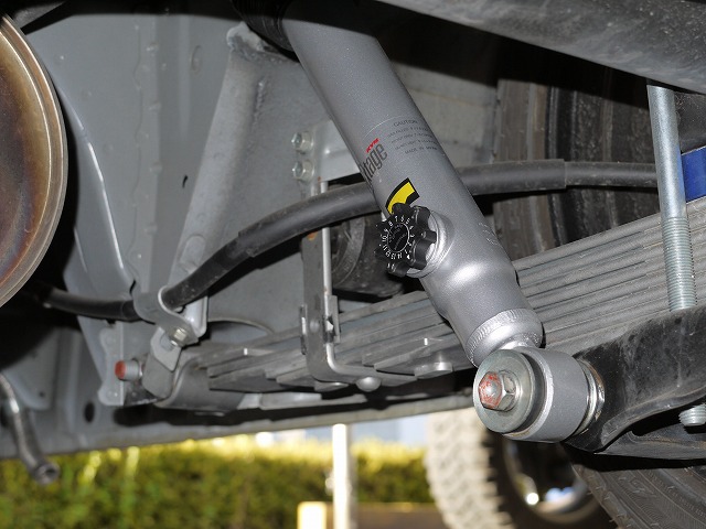 66％以上節約 2WD,4WD共通 ハイエース KYB SPECIAL NEW 200系 トヨタ 8〜
