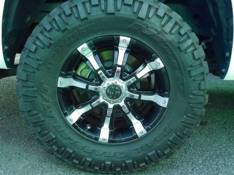 MG　BEAST　１８インチAW　NITTO　TRAIL　GRAPPLER　MT　295/70R18　