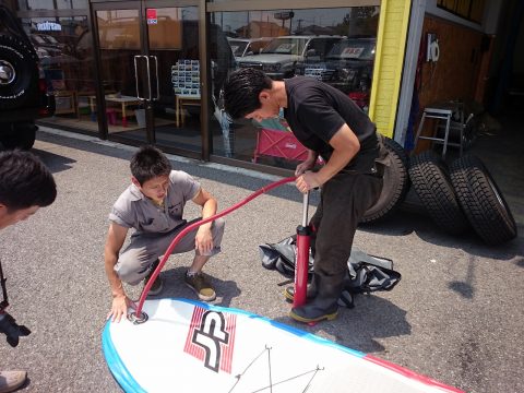 スタンドアップパドルサーフィン（空気注入中）