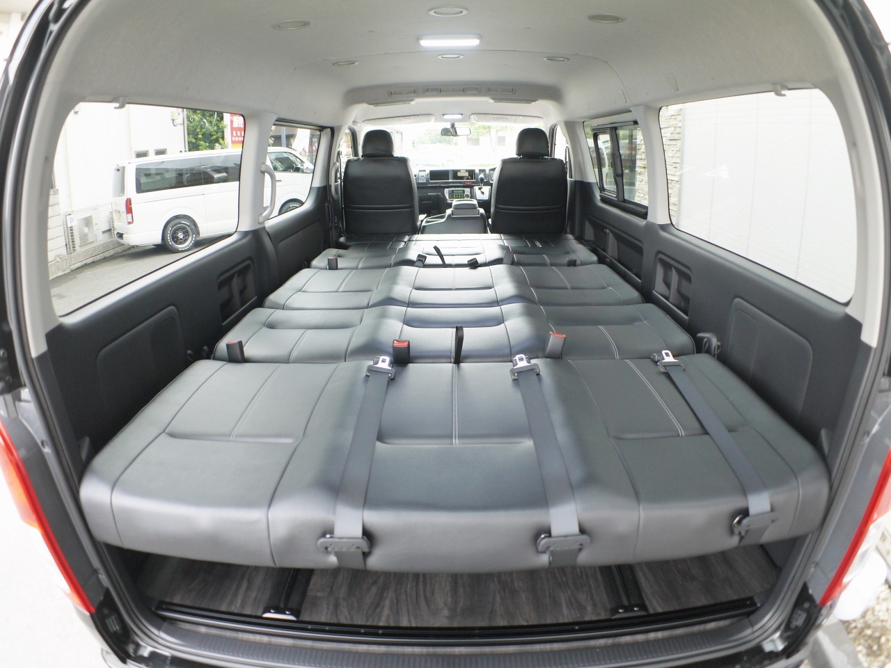 またまた新入庫情報 新車ハイエースワゴン Gl 4wd 車中泊できる街乗り仕様車 Fd Box3t 新法規対応 後ろ向きシート 4wdスタイルで展示しています ハイエース専門店のライトキャンピングカー Flexdream Blog またまた新入庫情報 新車ハイエースワゴン Gl 4wd 車中泊できる街乗り仕様車 Fd Box3t 新法規対応 後ろ向きシート 4wdスタイルで展示しています ハイエース専門店のライトキャンピングカー Flexdream Blog
