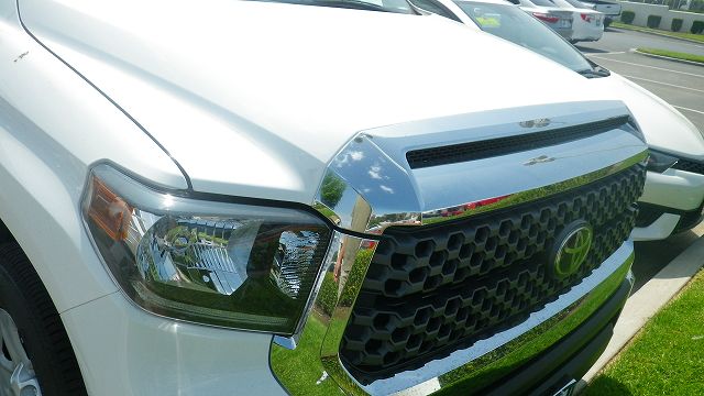新車2018年モデル タンドラ クルーマックスSR5 honeycomb-style grille LEDデイライト付きヘッドライト 新車2018年モデル タンドラ クルーマックスSR5 honeycomb-style grille LEDデイライト付きヘッドライト