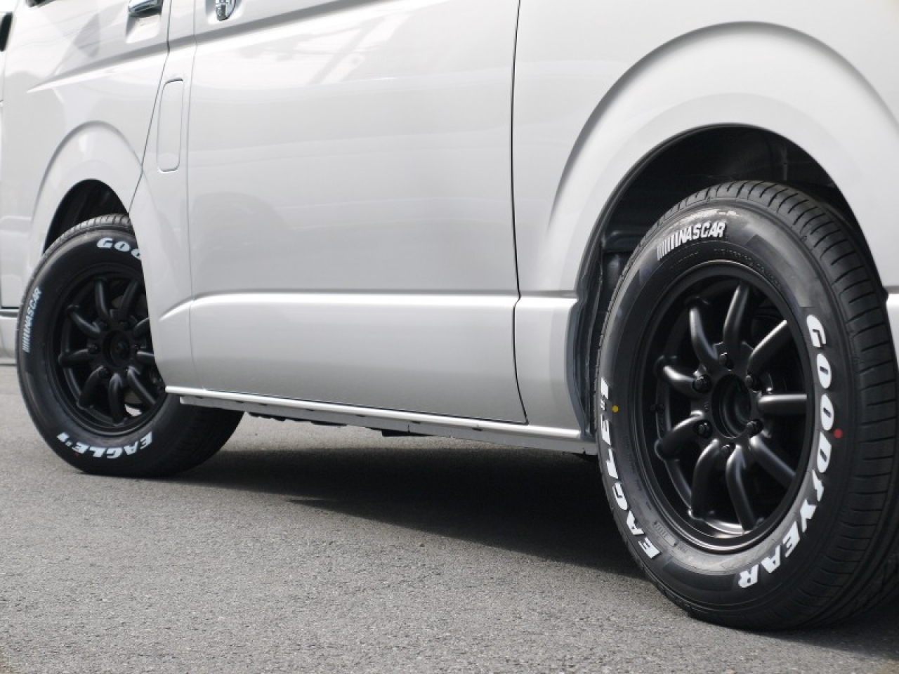 ハイエース 200系 ファブレス ヴァローネ mc-9 17インチ6.5J インセット+38 エアバルブ、専用ナット付 検索キャラバン 200系 ハイエース ホイール ファブレス バローネ BARONE MC-9 ナスカー