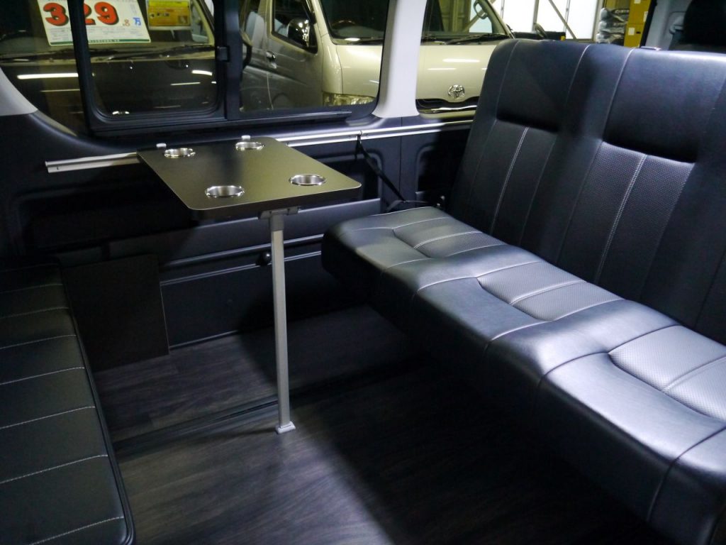 WORKVOX：壁面レール式テーブルをH様の新車ハイエースワゴン GL 4WD “FDBOX2T”にインストール！｜ハイエース専門店のライト