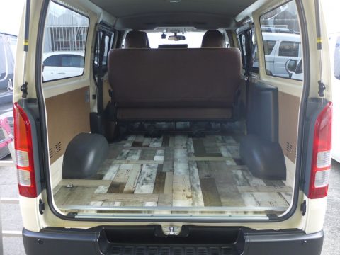 M様に納車したライトイエローのDXバンをカスタム【シートカバー・床張り】いたしました (3) M様に納車したライトイエローのDXバンをカスタム【シートカバー・床張り】いたしました (3)