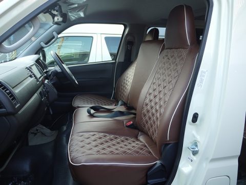 M様に納車したライトイエローのDXバンをカスタム【シートカバー・床張り】いたしました (4) M様に納車したライトイエローのDXバンをカスタム【シートカバー・床張り】いたしました (4)