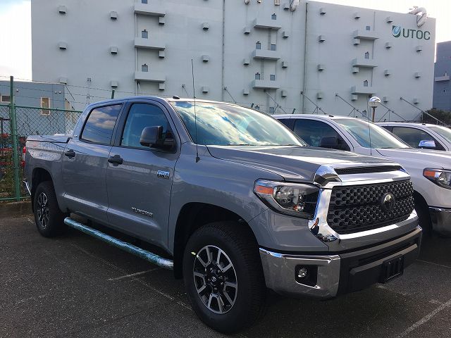 2018年モデル タンドラクルーマックスSR5 TRDオフロードPKG セメントグレー 2018年モデル タンドラクルーマックスSR5 TRDオフロードPKG セメントグレー