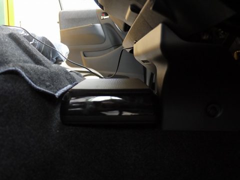 カロッツエリアのサブウーファー【TS-WX120A】ハイエースに取り付けいたしました (1) カロッツエリアのサブウーファー【TS-WX120A】ハイエースに取り付けいたしました (1)
