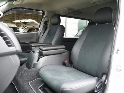 特別仕様“ダークプライム”の上質な中古車