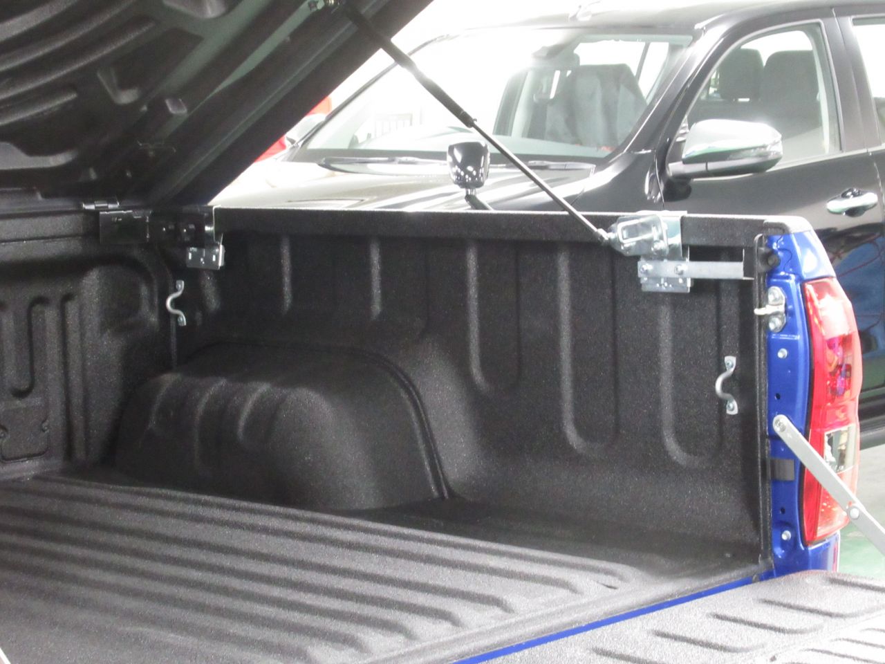 ハイラックス　GUN125 純正ハード　TRDトノカバー ハイラックス GUN125 ハードトノカバー TRD純正 - メルカリ