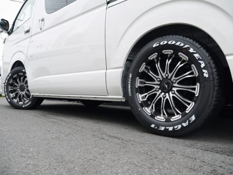 ロクサーニ：バトルシップ × Goodyear：ナスカー 17-in