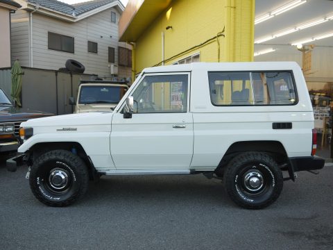 ランドクルーザー70シリーズのボディサイズ 前期後期の見分け方をご説明 ランクル専門店ですのでランドクルーザーだけ Flexdream Blog ランドクルーザー70シリーズのボディサイズ 前期後期の見分け方をご説明 ランクル専門店ですのでランドクルーザーだけ Flexdream Blog