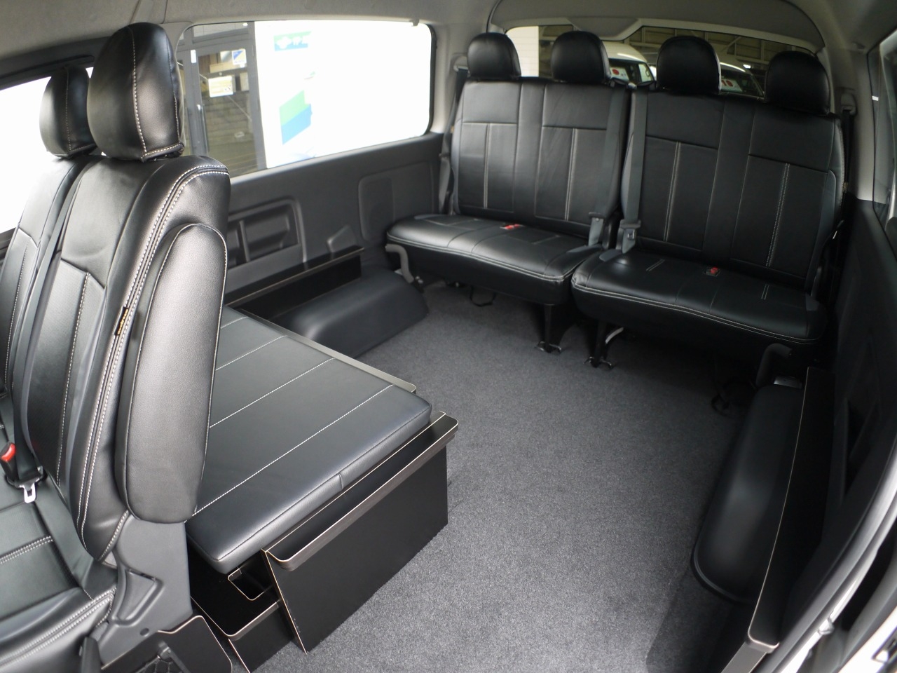 仕様変更 新車ハイエースワゴン Gl 4wdの店頭在庫車に後ろ向きfd Boxベッドキットを取り付け ハイエース専門店のライトキャンピングカー Flexdream Blog 仕様変更 新車ハイエースワゴン Gl 4wdの店頭在庫車に後ろ向きfd Boxベッドキットを取り付け ハイエース専門店のライトキャンピングカー Flexdream Blog