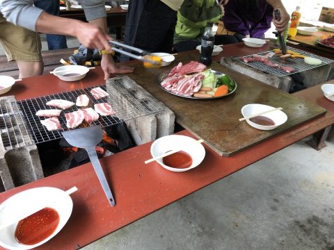 お昼はBBQ！