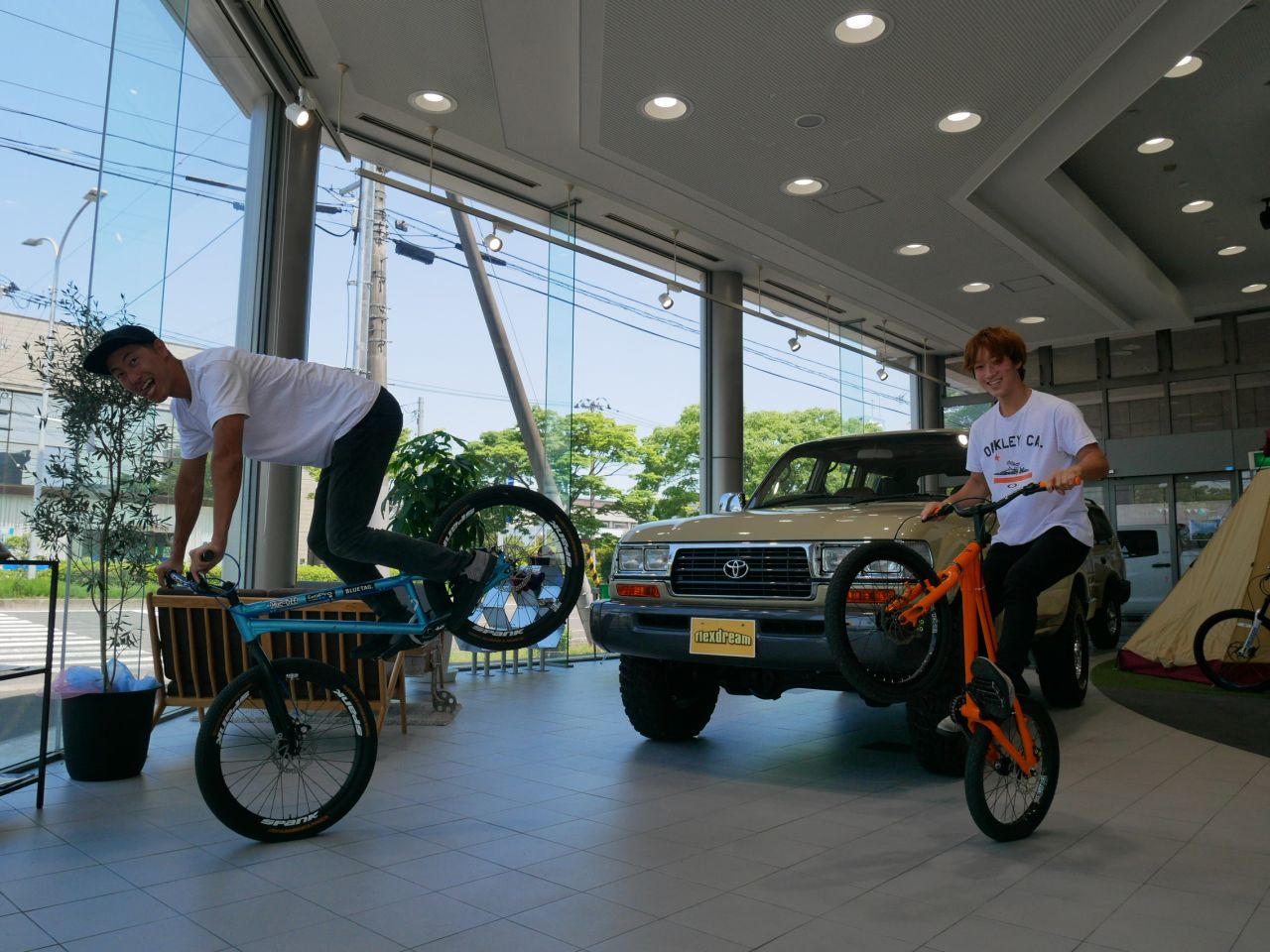 プロトライアルライダー がフレックスドリーム仙台にやってきた Usトヨタ逆輸入車専門店のカスタムビークル Flexdream Blog プロトライアルライダー がフレックスドリーム仙台にやってきた Usトヨタ逆輸入車専門店のカスタムビークル Flexdream Blog