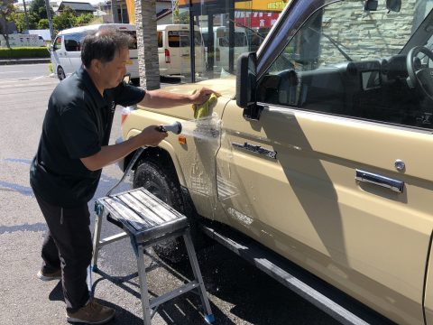 下取79ピックアップ洗車中