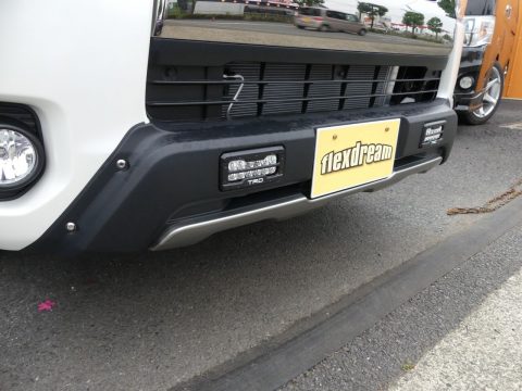 LED付きTRDフロントスポイラー LED付きTRDフロントスポイラー