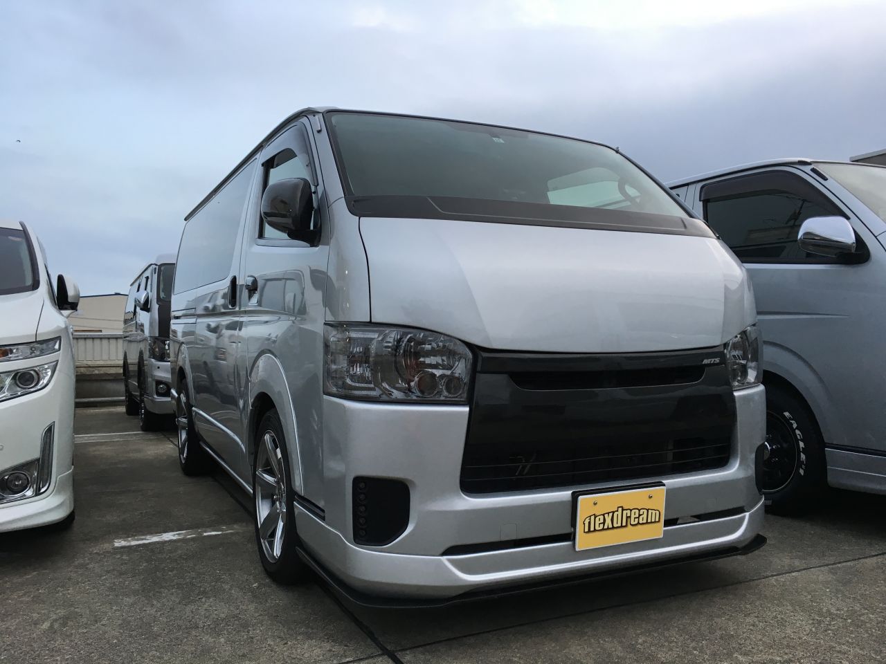 買取直販 H27年ハイエースバン Dx Gl P シルバーが入庫しましたー ハイエース専門店の車中泊 アウトドアビークル Flexdream Blog 買取直販 H27年ハイエースバン Dx Gl P シルバーが入庫しましたー ハイエース専門店の車中泊 アウトドアビークル Flexdream Blog