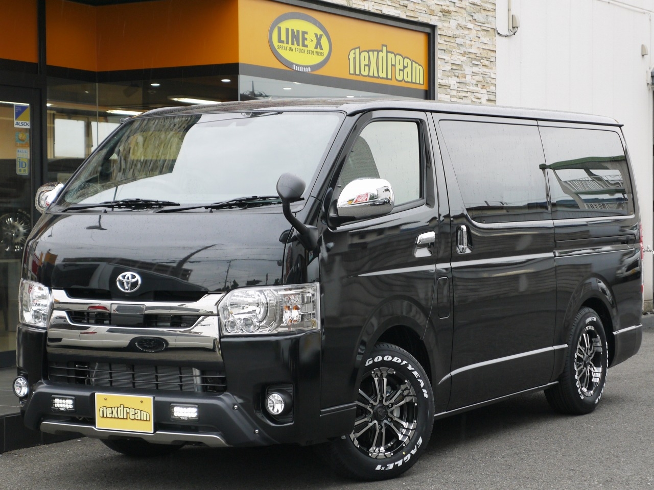 入庫情報 ダークプライム をライトキャンピングへコンプリート 新車ハイエースバン S Gl クリーンディーゼル4wd ハイエース専門店のライトキャンピングカー Flexdream Blog