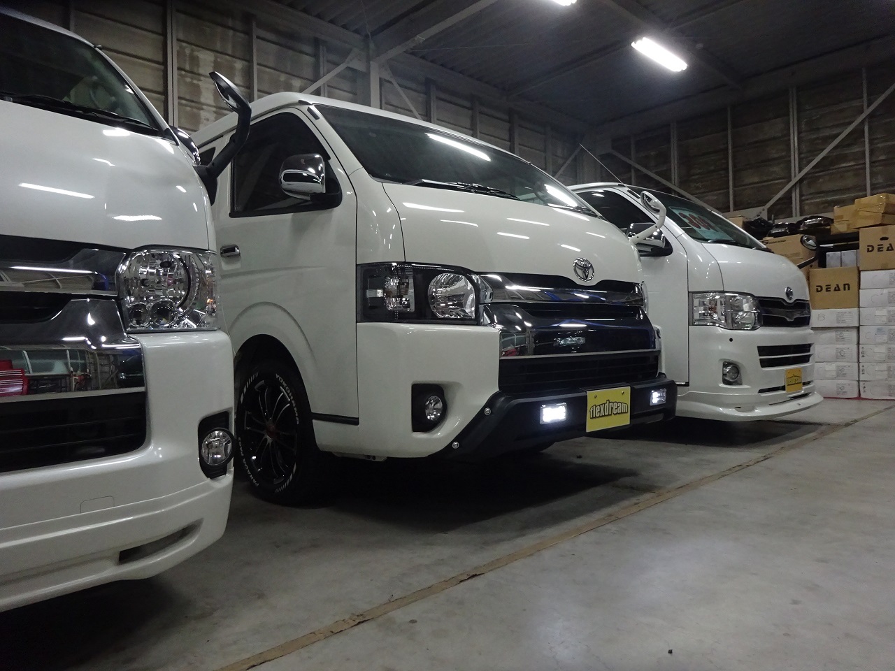 200系4型～ワイドボディ専用Newパーツ☆トライスターズ：LEDデイライト