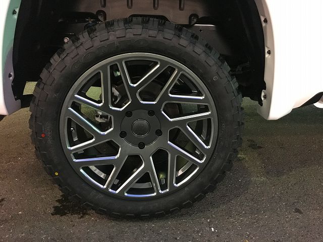 Black Rhino Cyclone COMFORSER CF3000 33×12.50R22 Black Rhino Cyclone COMFORSER CF3000 33×12.50R22