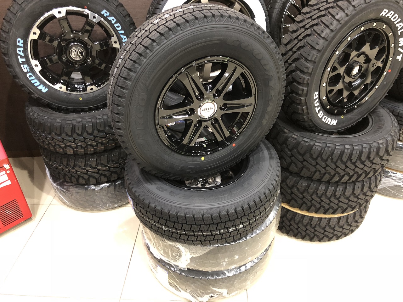 タイヤ交換対象】ハイエース 広かっ 200系用 2024年製 スタッドレス 