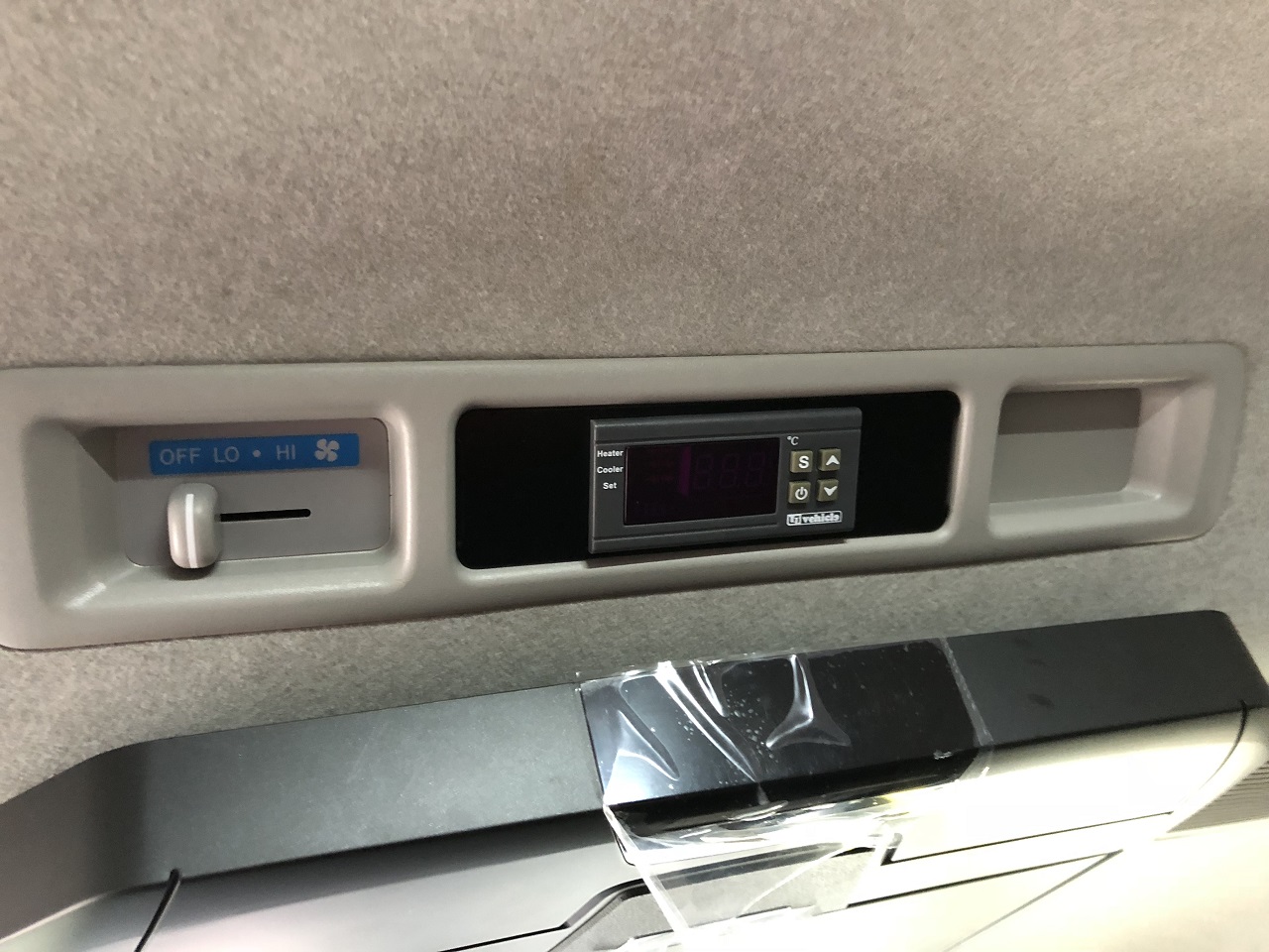 後部座席もオートで空調管理 Uiビークル リアクーラー リアヒーター オートシステム コントローラー 新型 を取り付けました ハイエース専門店のライトキャンピングカー Flexdream Blog