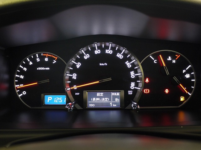 これが200系ハイエース最終型！？ 今更ながら4型ハイエースのモデルチェンジをおさらい♪ 前篇（2013～2014年）｜ハイエース専門店のライトキャンピングカー｜flexdream  blog