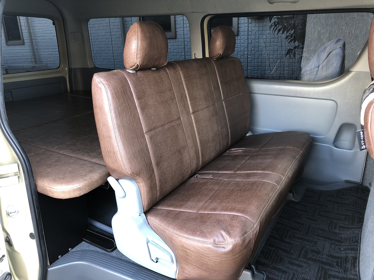 200系 ハイエース DX シートカバー ヴィンテージブラウン レザー フロント・セカンド用