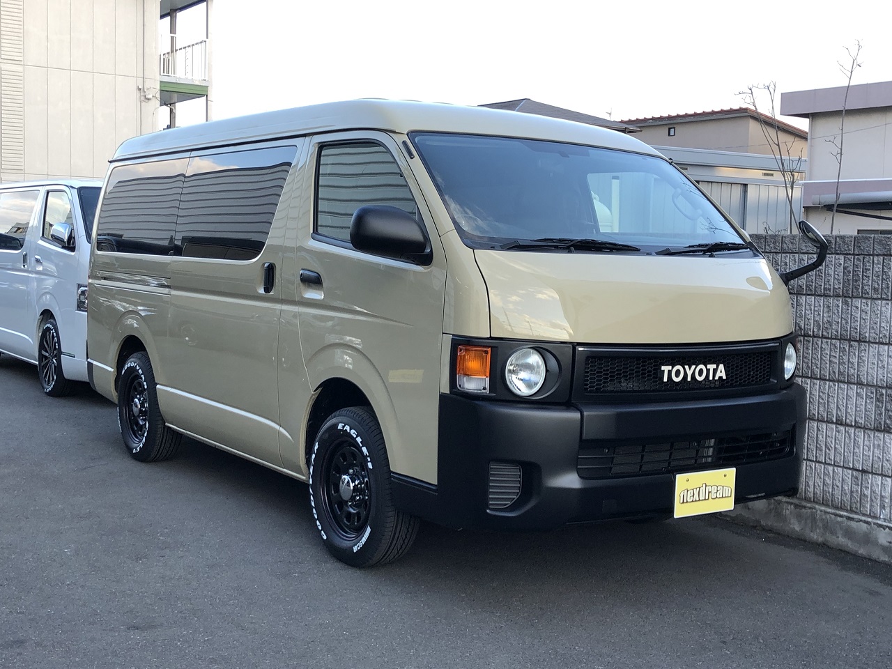 4wdワイドボディをベースにnewペイント ベージュのfd Classic丸目換装コンプリートが完成しました ハイエース専門店のライトキャンピングカー Flexdream Blog 4wdワイドボディをベースにnewペイント ベージュのfd Classic丸目換装コンプリートが完成しました ハイエース専門店のライトキャンピングカー Flexdream Blog