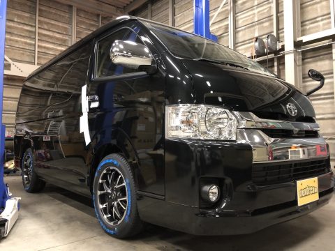 新車ハイエースワゴンGL カスタム中