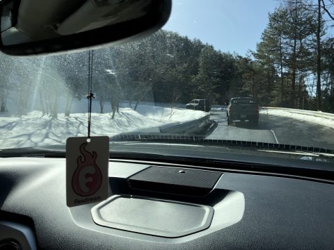 4駆車でゾロゾロと山道走行