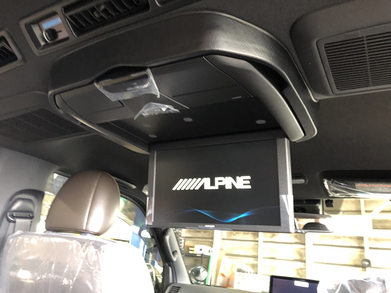 11インチ ビッグXナビ！ 12.8インチフリップダウンモニター！ ALPINEでまとめたオーディオカスタムのご紹介♪｜ハイエース専門店のライトキャンピングカー｜flexdream  blog