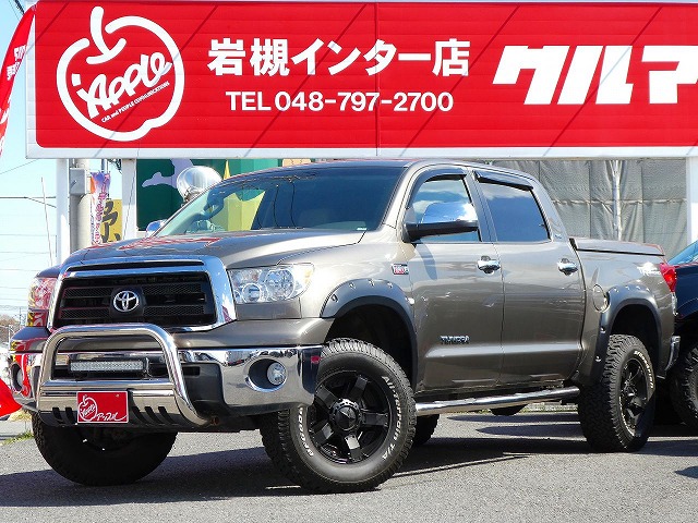 新車並行２００８年モデル　タンドラ　４ＷＤ　クルーマックス　ＴＲＤオフロードＰＫＧ　３インチＵＰ　ＫＭＣ１８インチアルミ　ブッシュワーカーオーバーフェンダー　サイドステップ　ＬＥＥＲハードトノカバー