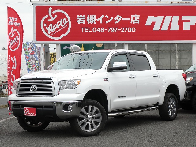 新車並行２０１２年モデル　タンドラ　クルーマックスＰＬＡＴＩＮＵＭ　４ＷＤ　サンルーフ　折り畳み式トノカバー　コーナーセンサー　サイドステップ　純正２０インチＡＷ　フルセグナビ　ＪＢＬサウンド