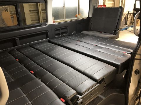 ショート座面をチョイスしてフルフラット展開も可能に ショート座面をチョイスしてフルフラット展開も可能に