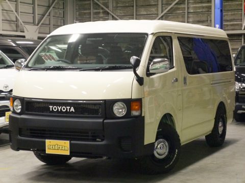 新車ハイエースワゴン ライトイエロー 丸目