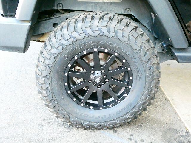 KMC XD818 HEIST BFGoodrich Mud-Terrain T/A KM3 35×12.50R17 KMC XD818 HEIST BFGoodrich Mud-Terrain T/A KM3 35×12.50R17